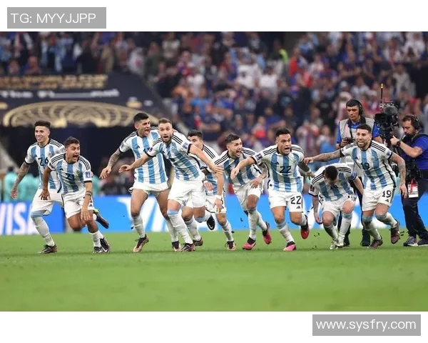 断眉球星的传奇人生与足球魅力探秘：从赛场到人气的全方位解读